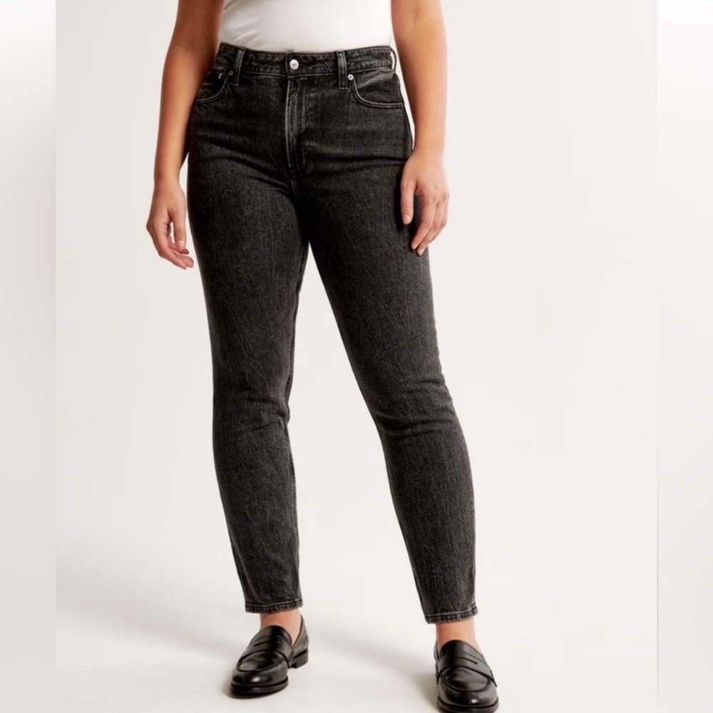 Abercrombie & Fitch The Mom High Rise Jean Curve Love in Washed Black 26 Short